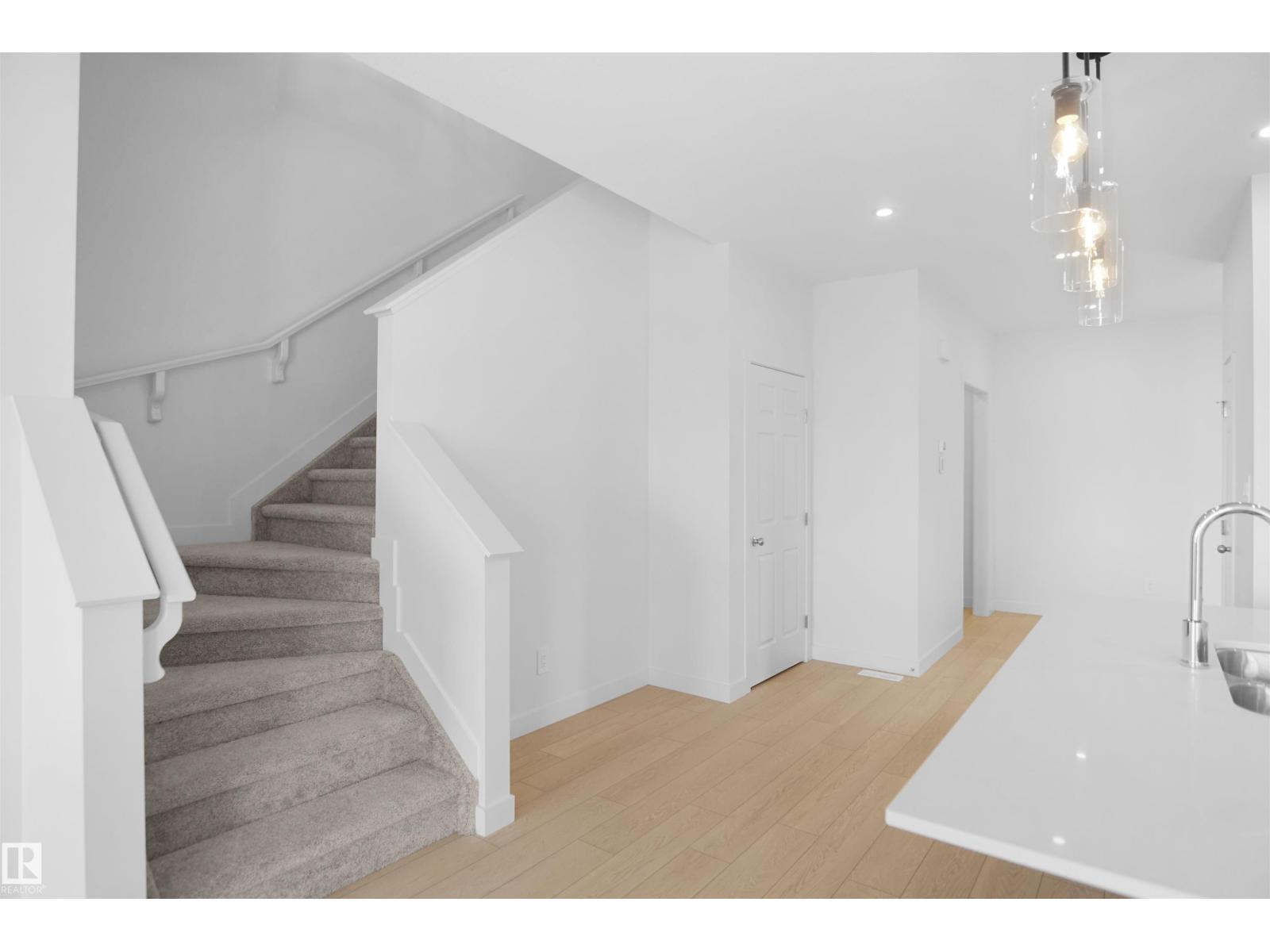 8504 183 AV NW