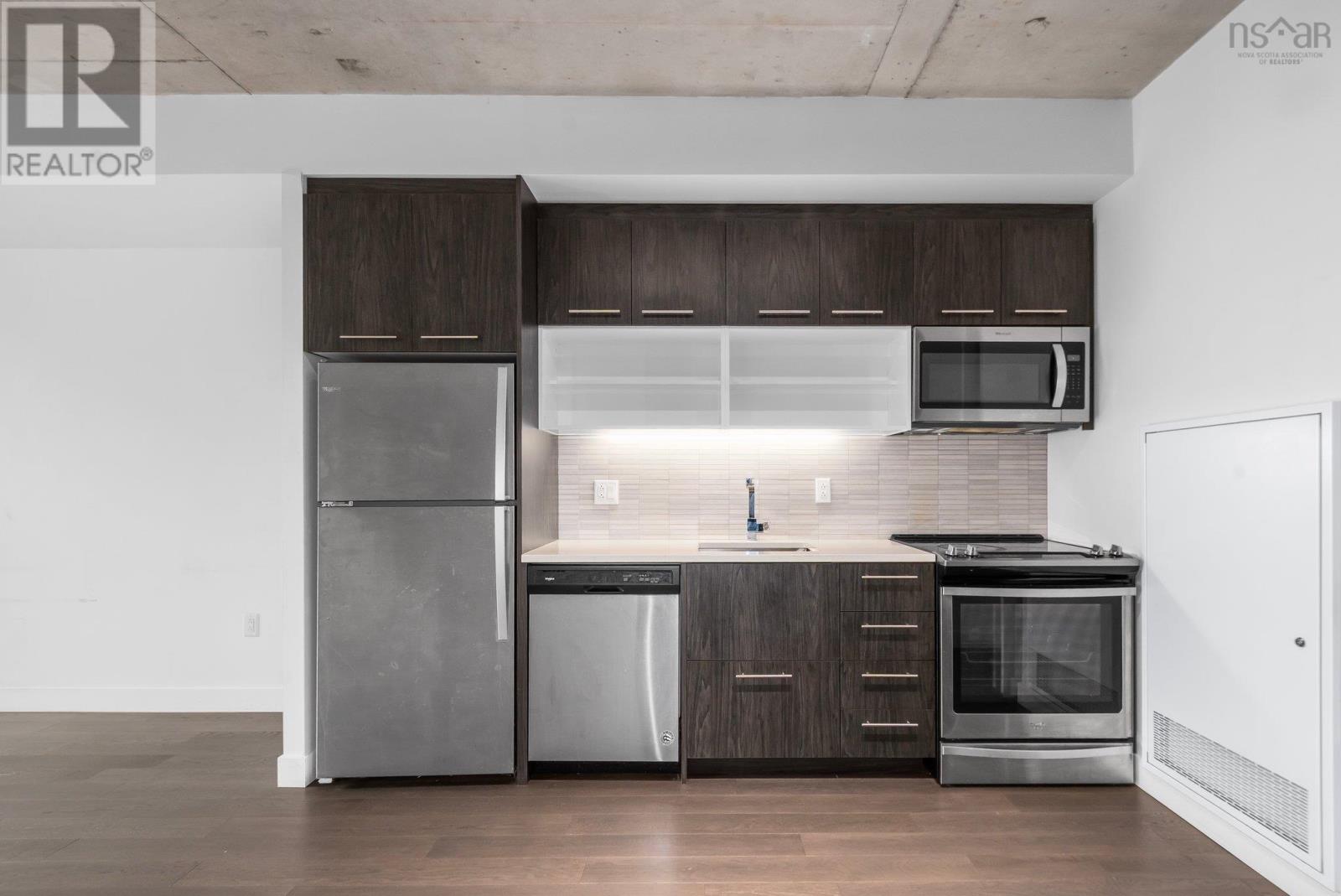 312 1048 Wellington Street