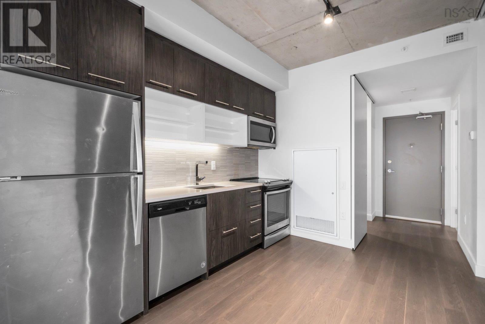 312 1048 Wellington Street