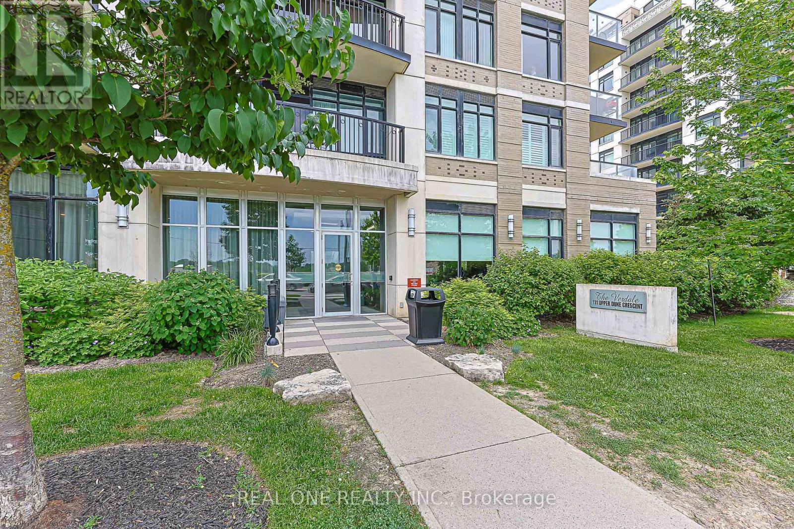 214 - 111 UPPER DUKE CRESCENT