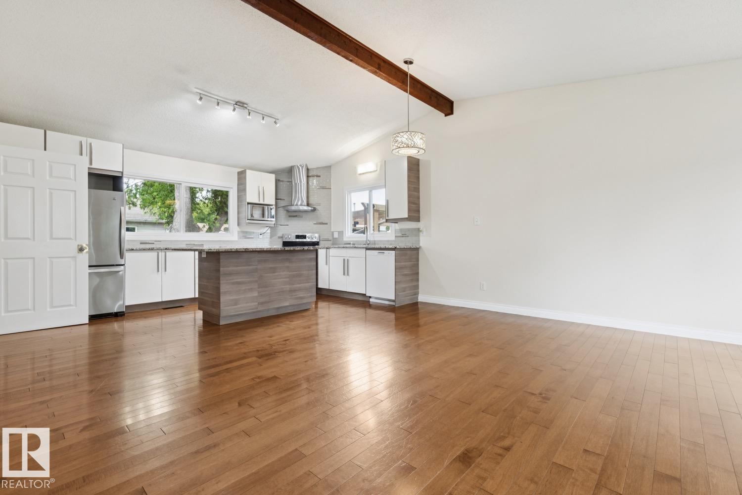 8803 25A AV NW