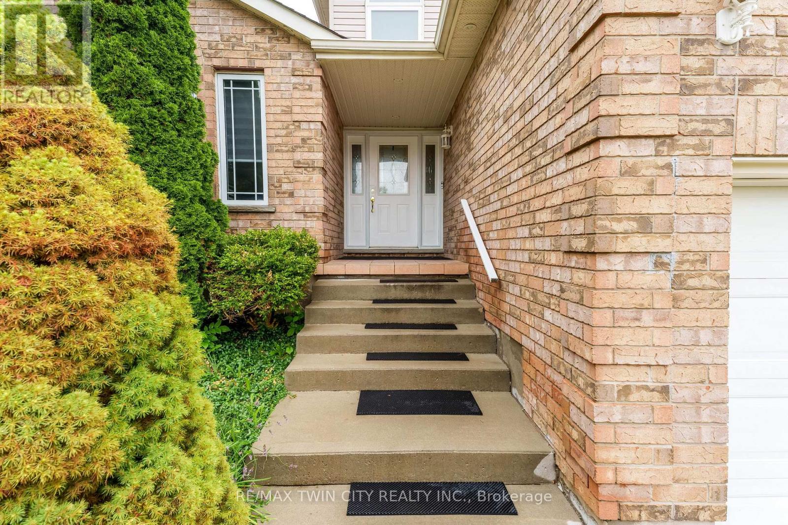 519 YORKSHIRE DRIVE