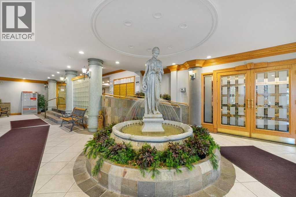 215, 200 Lincoln Way SW