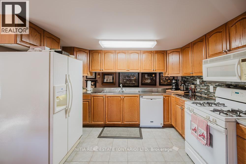 9450 Longwoods ROAD