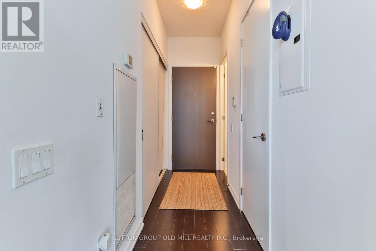 2210 - 103 THE QUEENSWAY