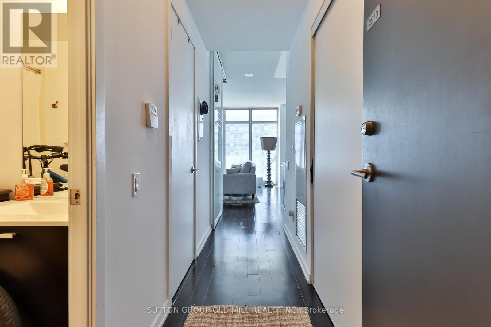 2210 - 103 THE QUEENSWAY