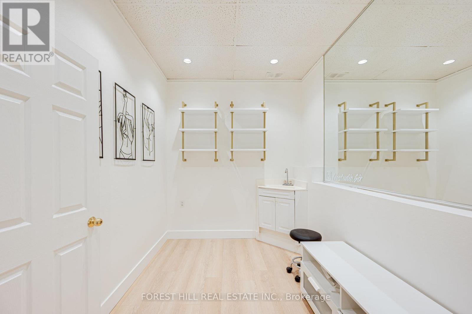 3 - 49 MISSISSAUGA ROAD N