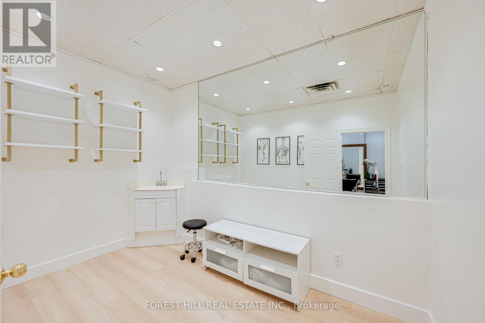 3 - 49 MISSISSAUGA ROAD N