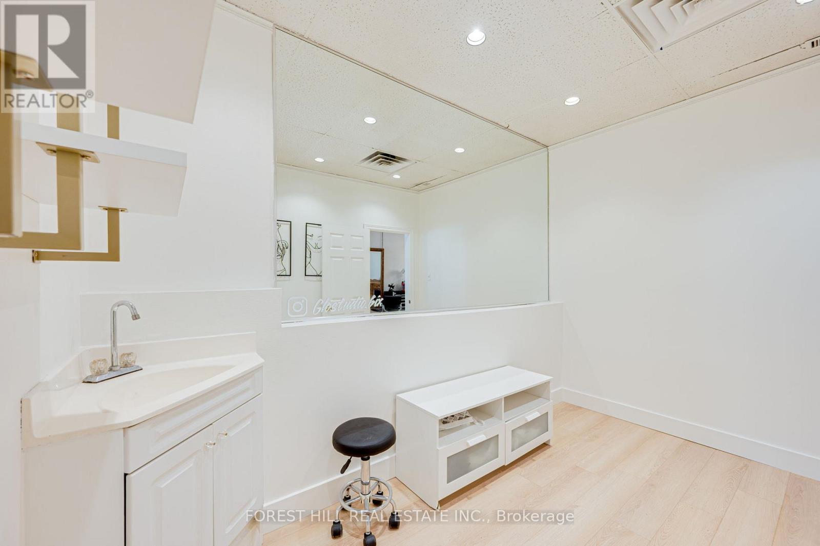 3 - 49 MISSISSAUGA ROAD N