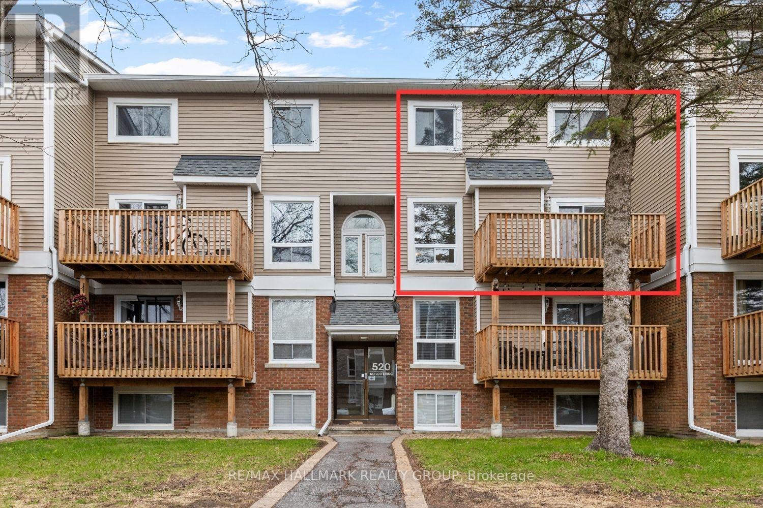 Photo 1 of 26 — 8 - 520 FENERTY COURT Unit 8, Ottawa, ON K2L3B1