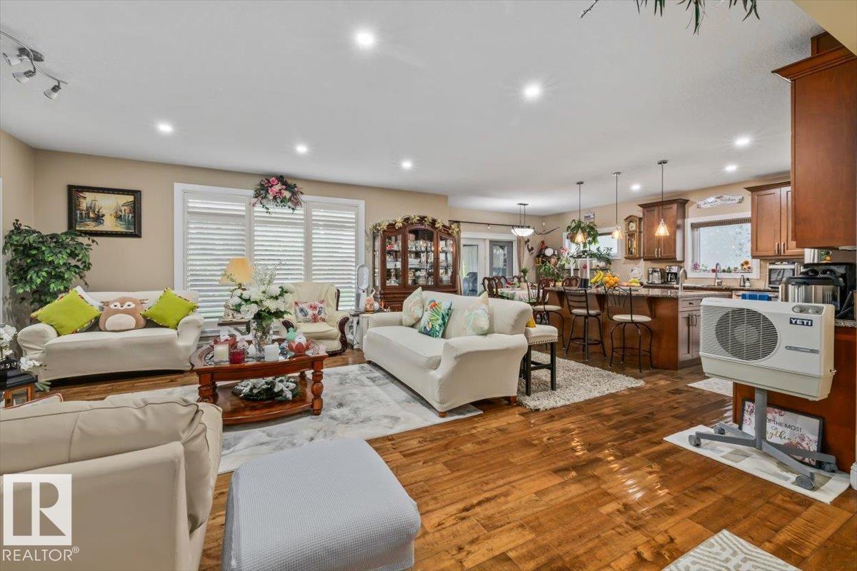 45 LACOMBE DR