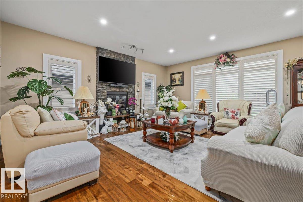 45 LACOMBE DR