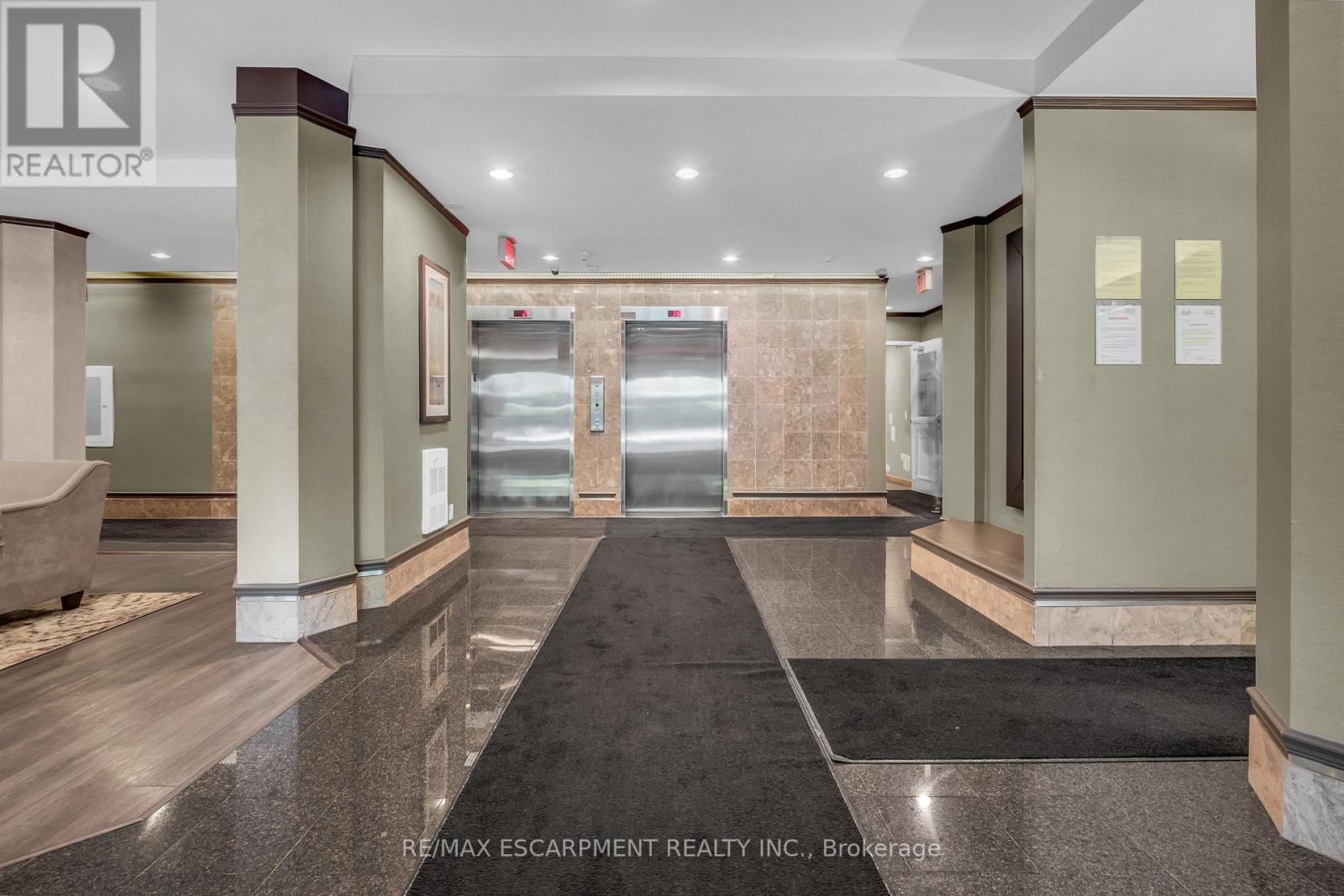 203 - 67 CAROLINE STREET S