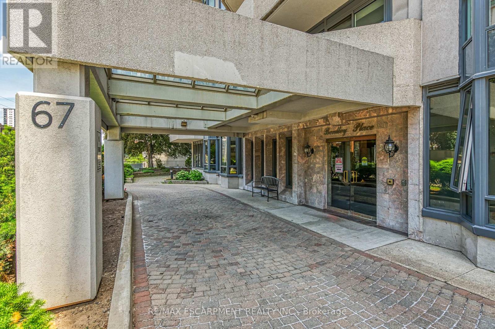 203 - 67 CAROLINE STREET S