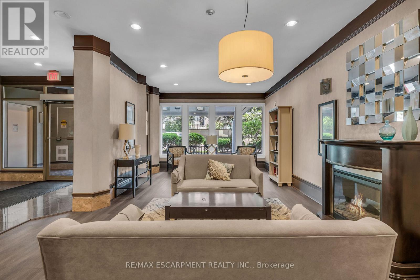 203 - 67 CAROLINE STREET S