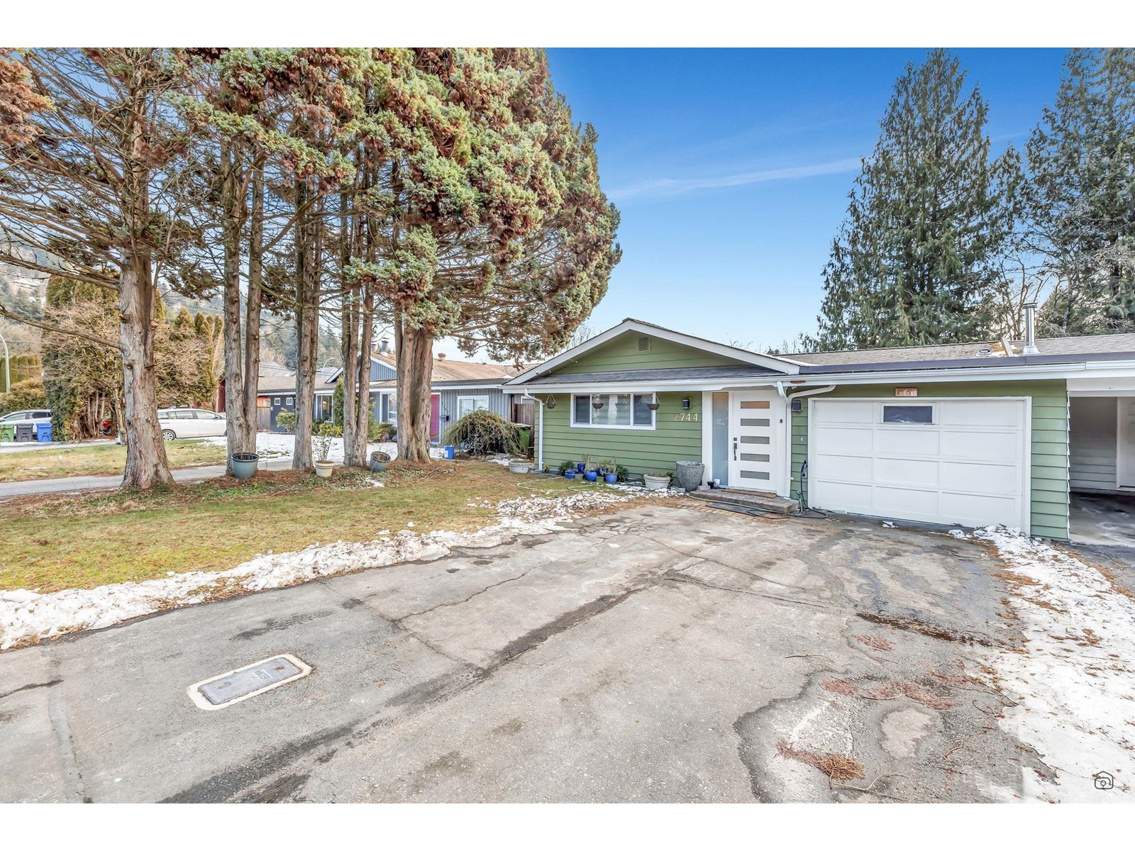 2744 SANDON DRIVE