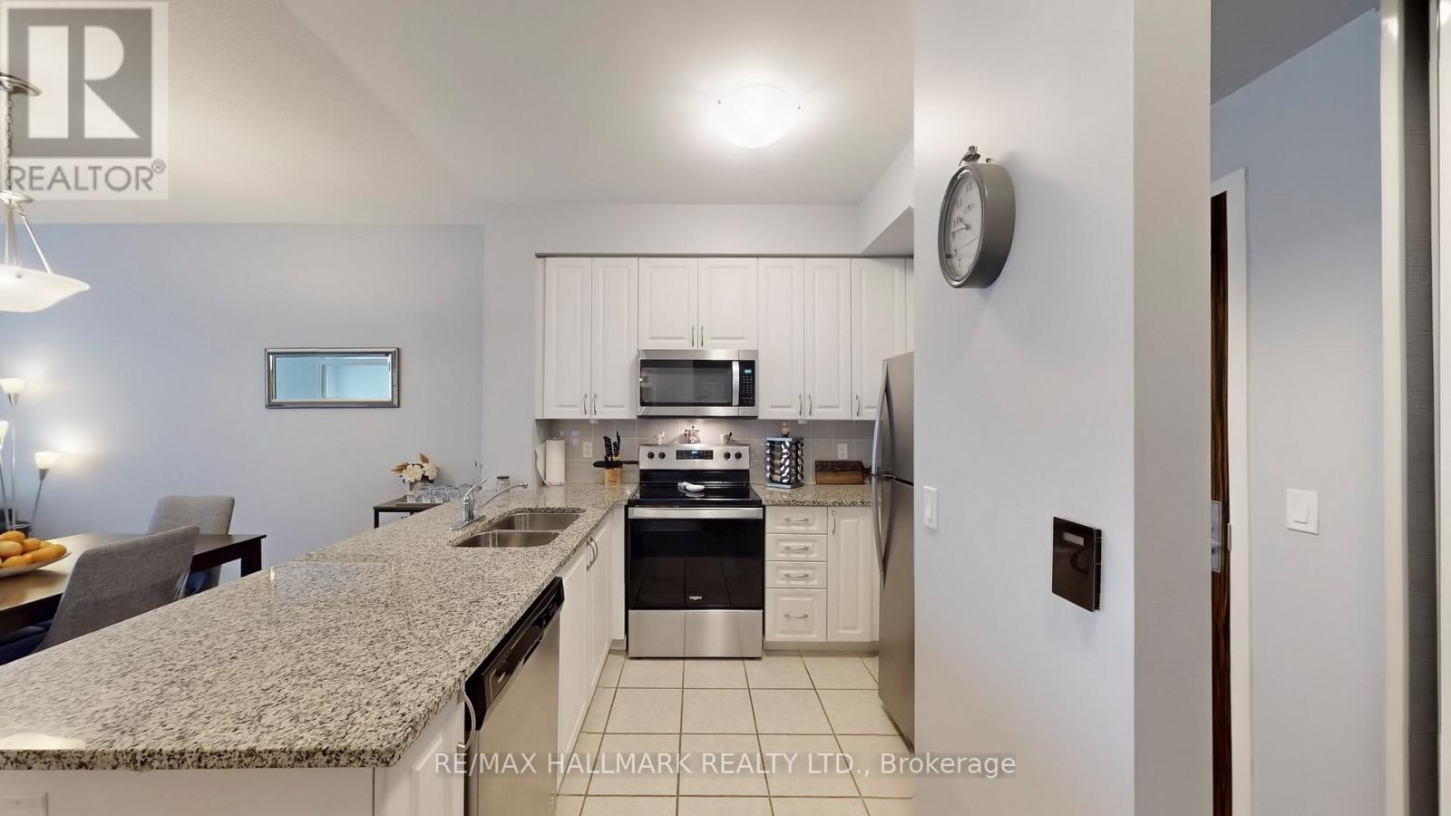 910 - 349 RATHBURN ROAD W