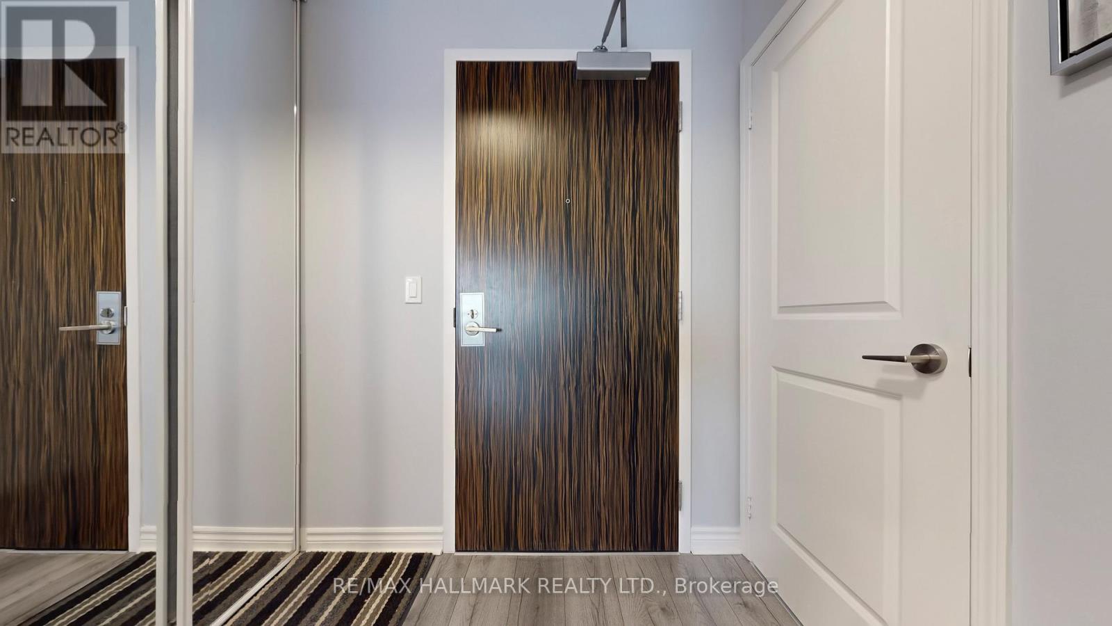 910 - 349 RATHBURN ROAD W