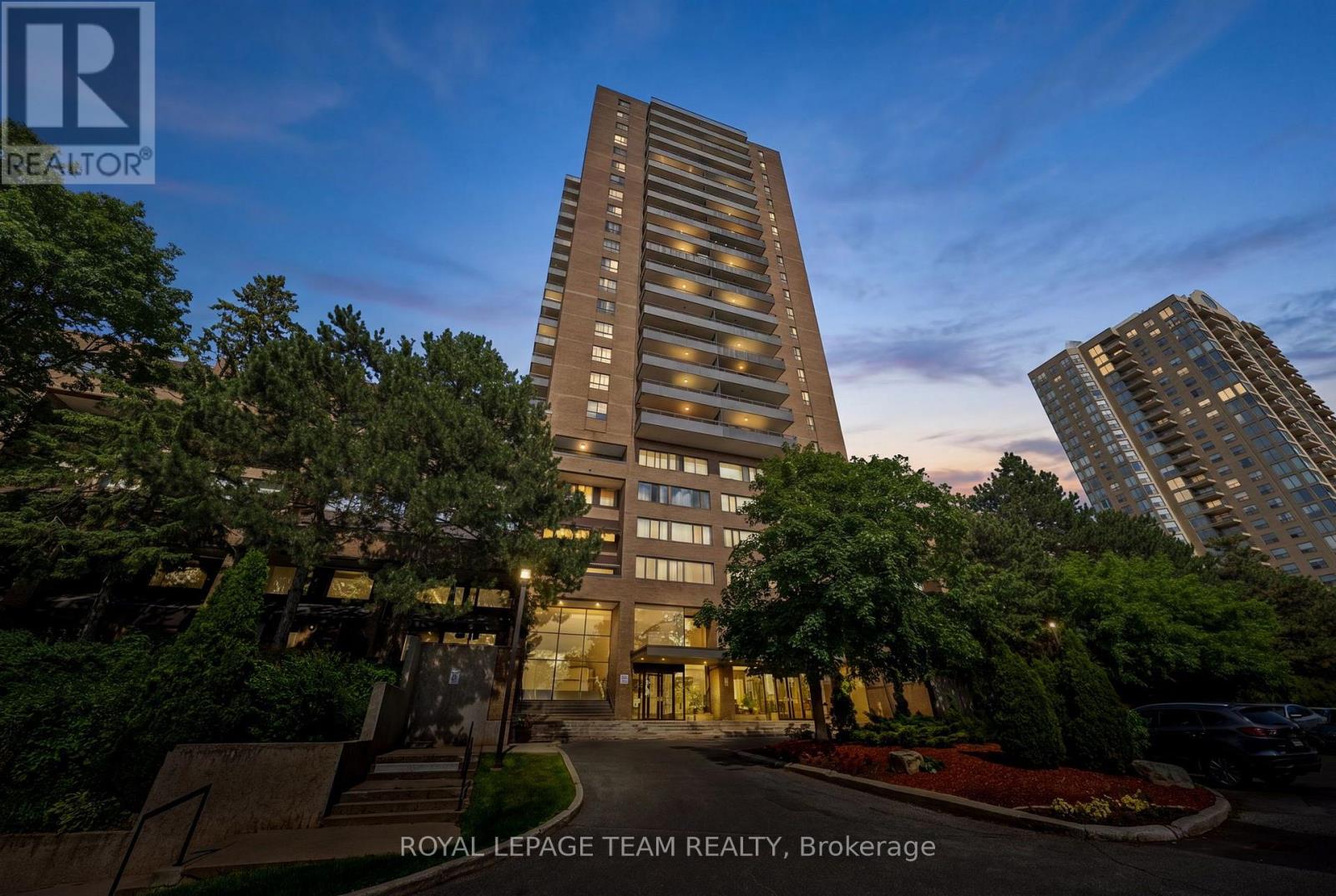 Photo 1 of 50 — 912 - 515 ST LAURENT BOULEVARD Unit 912, Ottawa, ON K1K3X5