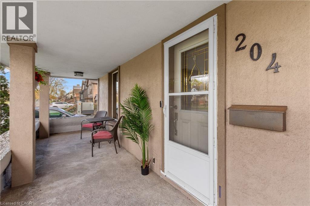 204 BEACH Boulevard