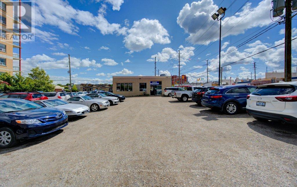 24-26 UNIVERSITY AVENUE E