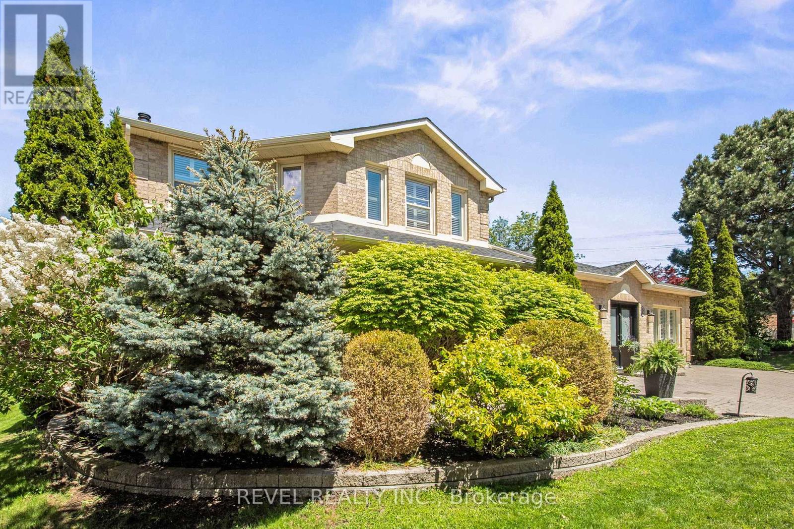 2 PATTERSON CRESCENT