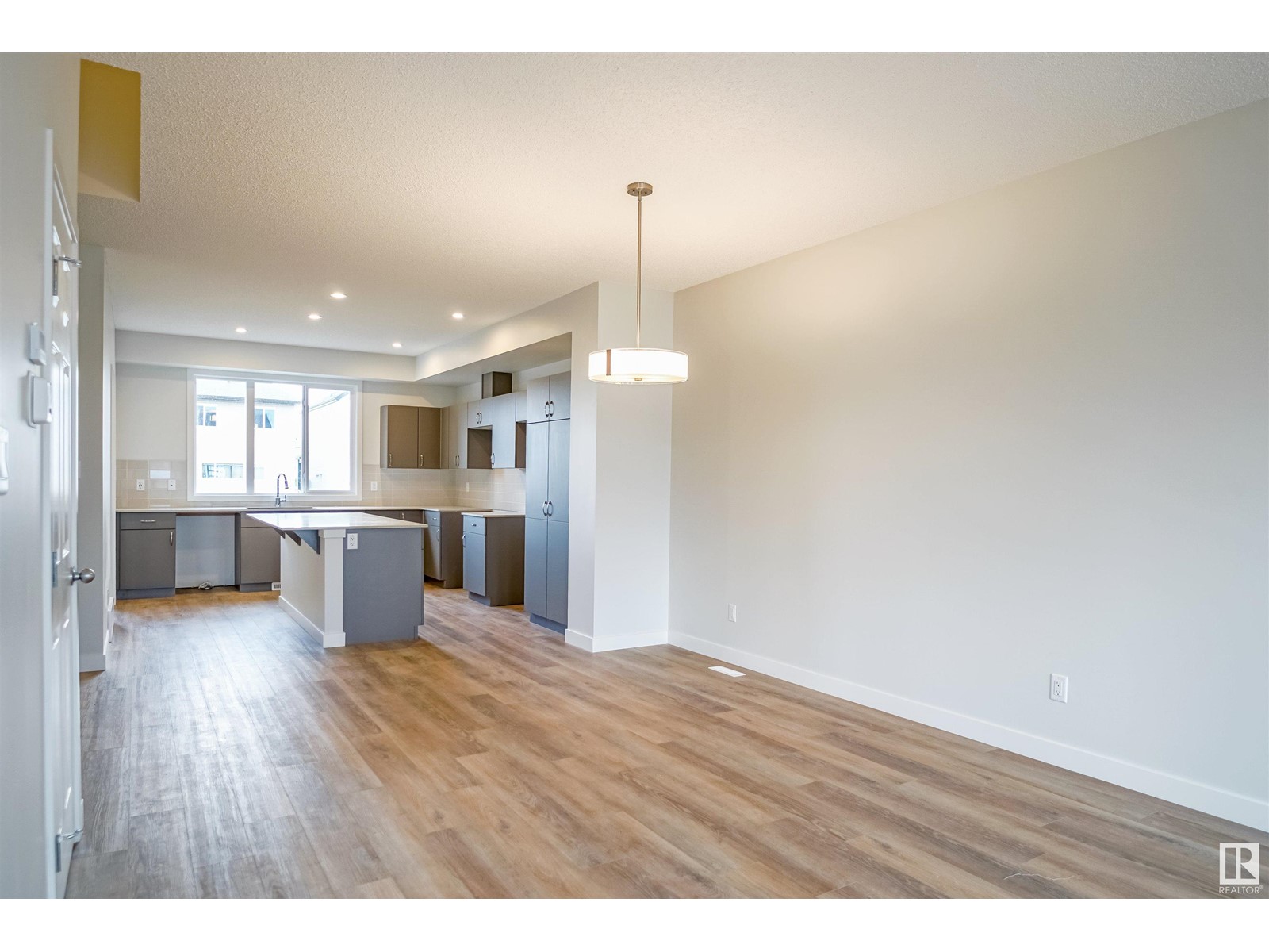 4615 177 AV NW