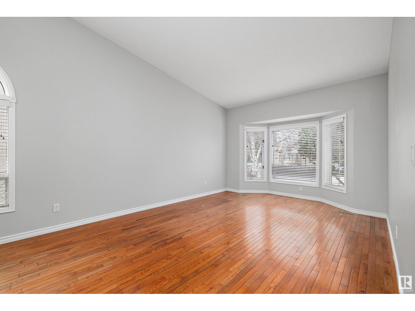 271 Gariepy CR NW