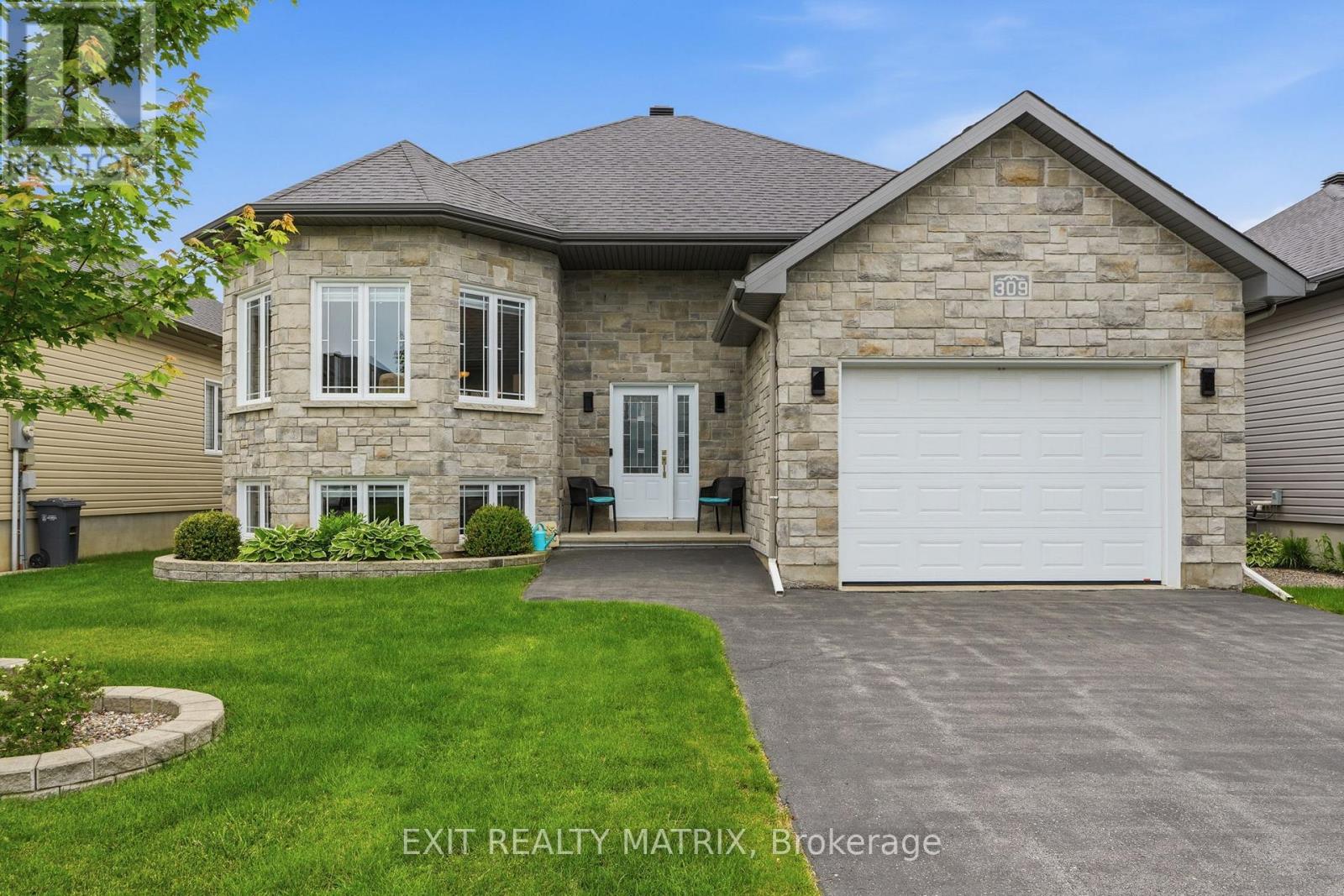Photo 1 of 40 — 309 COLMAR STREET, Russell, ON K0A1W0