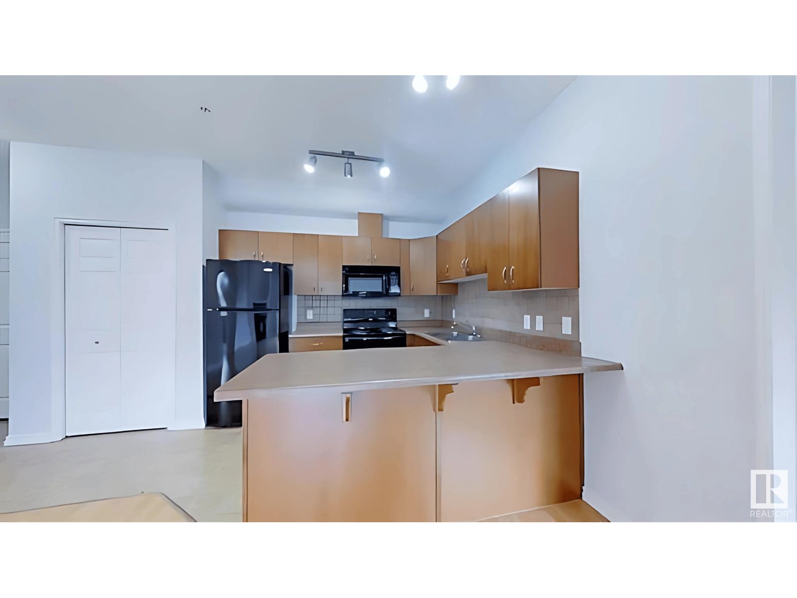#212 10235 112 ST NW