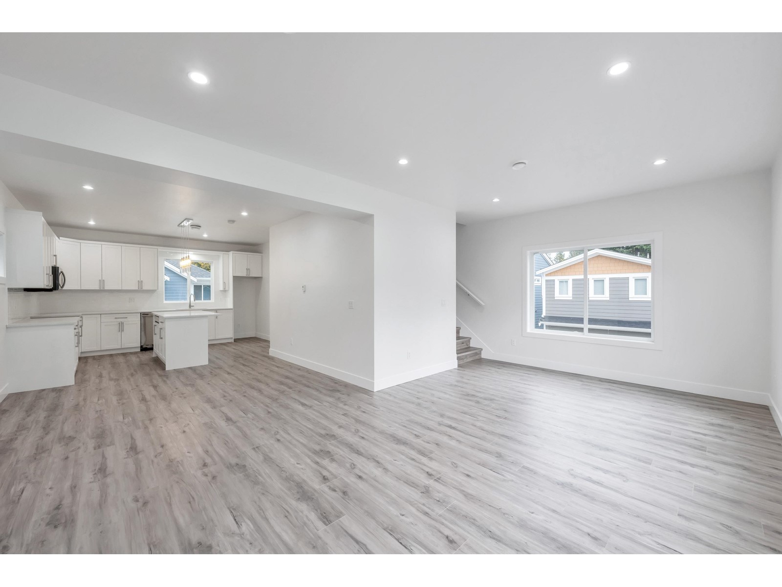 34 750 HOT SPRINGS ROAD STREET|Harrison Hot Springs