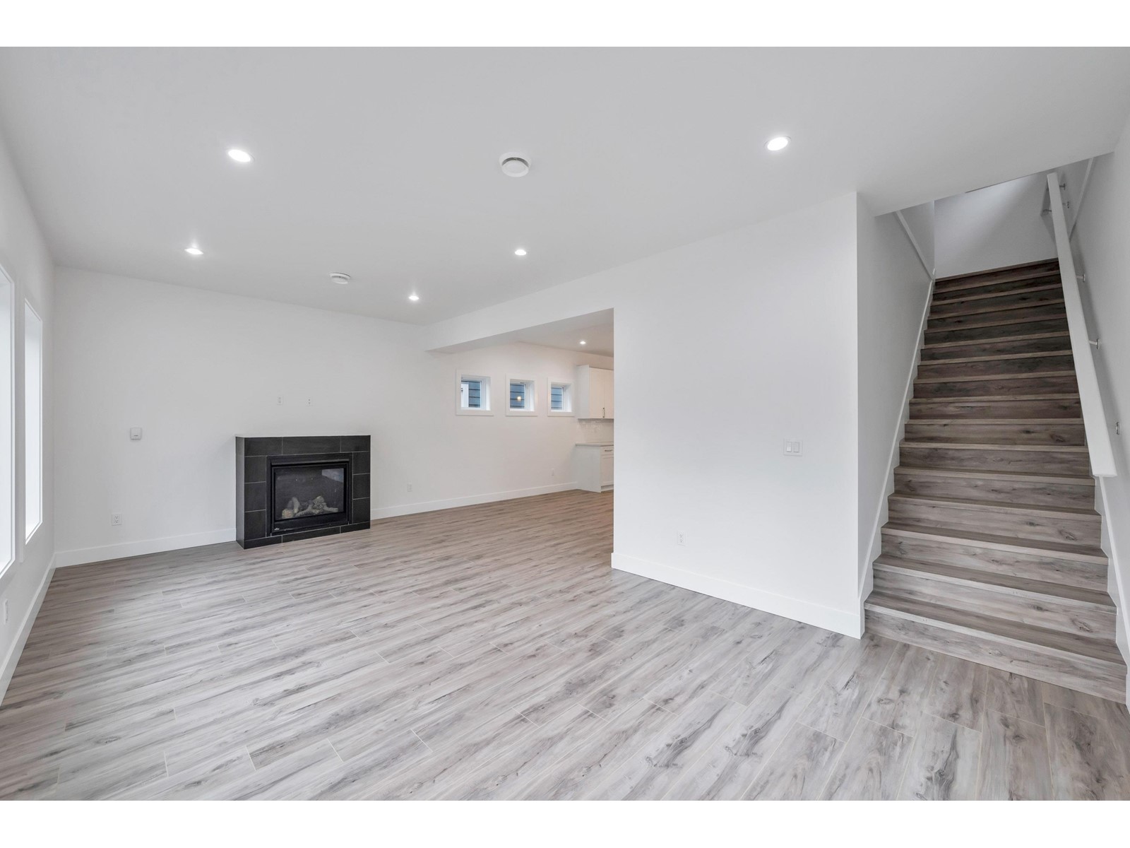 34 750 HOT SPRINGS ROAD STREET|Harrison Hot Springs