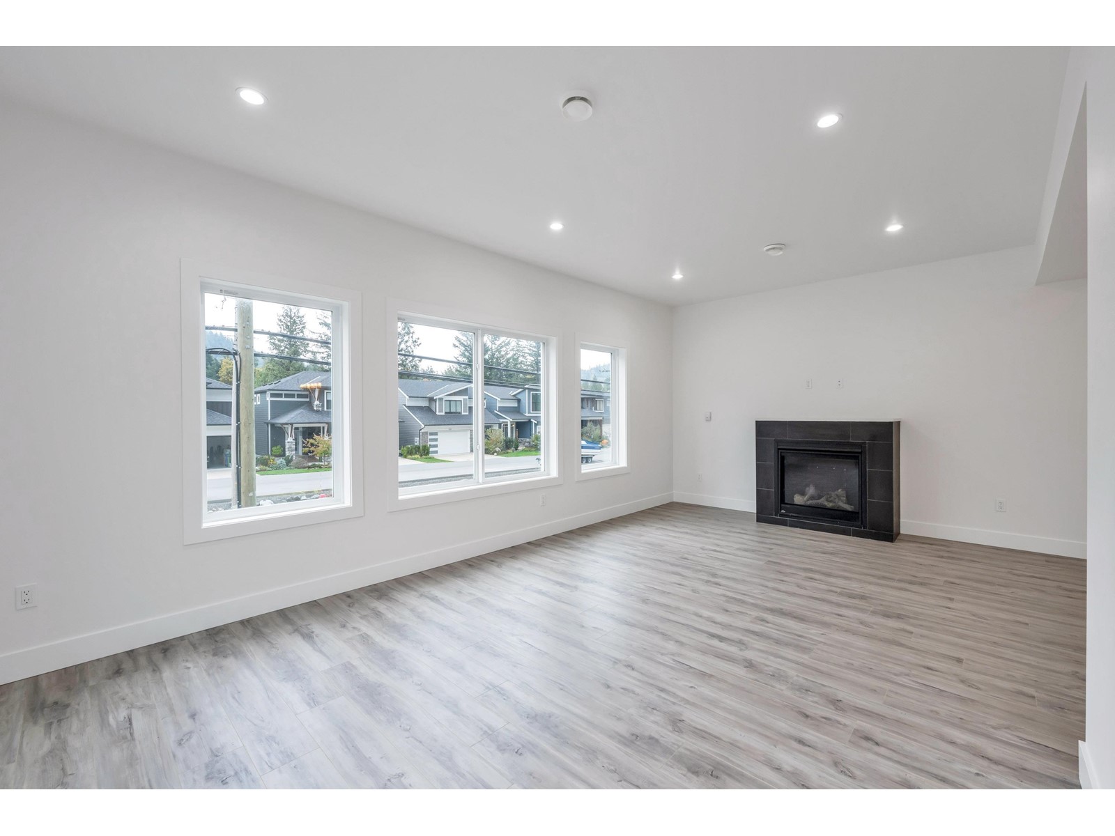 34 750 HOT SPRINGS ROAD STREET|Harrison Hot Springs