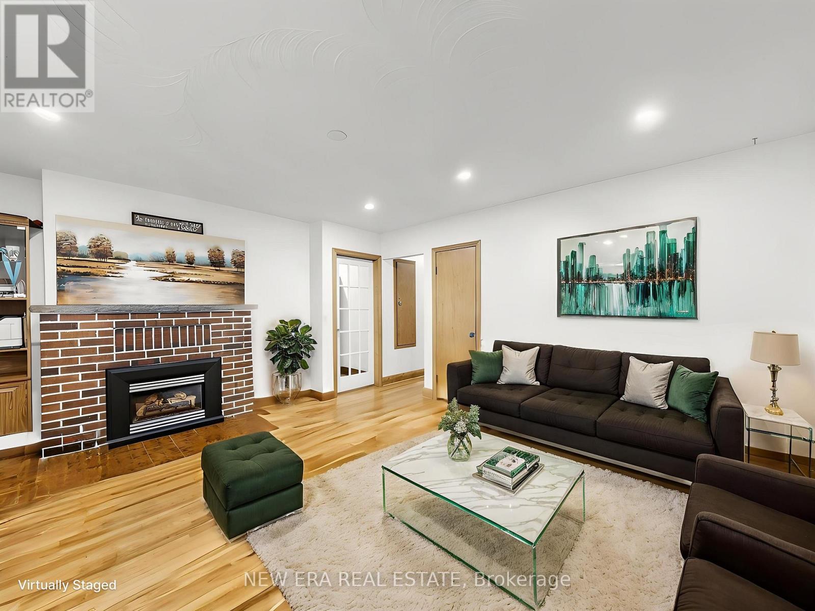 48 CHRISTOPHER DRIVE