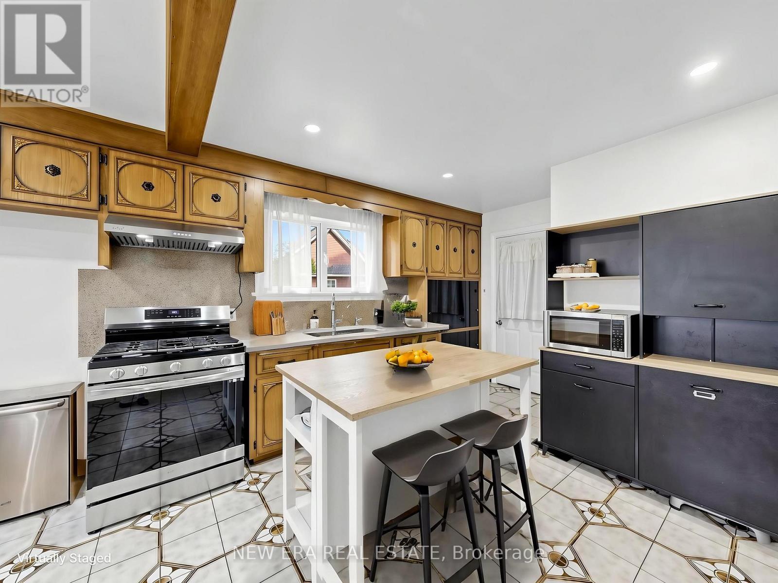 48 CHRISTOPHER DRIVE