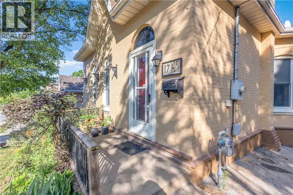 17 SCARFE Avenue