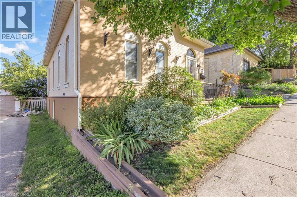 17 SCARFE Avenue