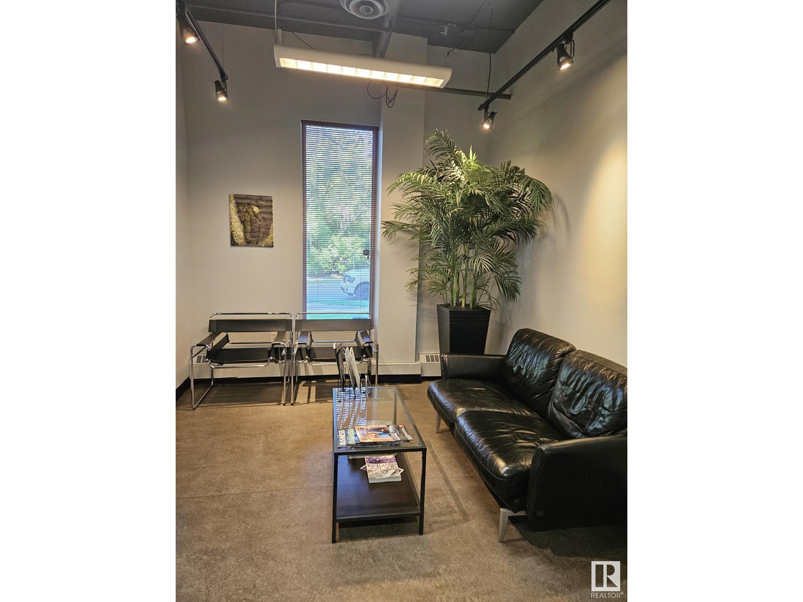 10455 84 AV NW
