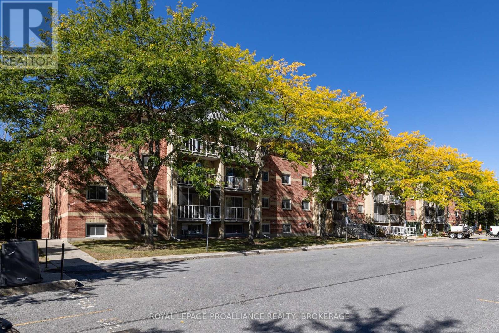 312 - 310 KINGSDALE AVENUE