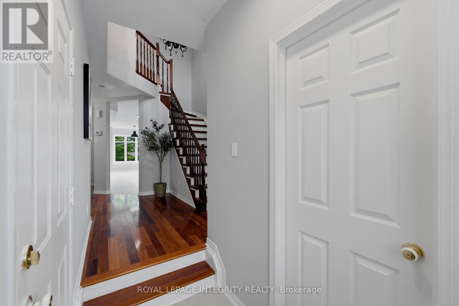 160 DEERCROFT AVENUE