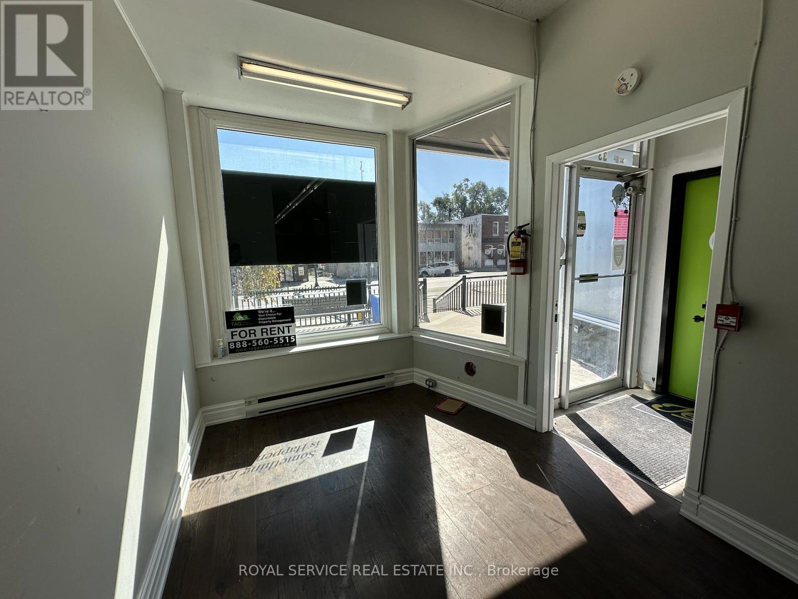 A - 33 KING STREET E