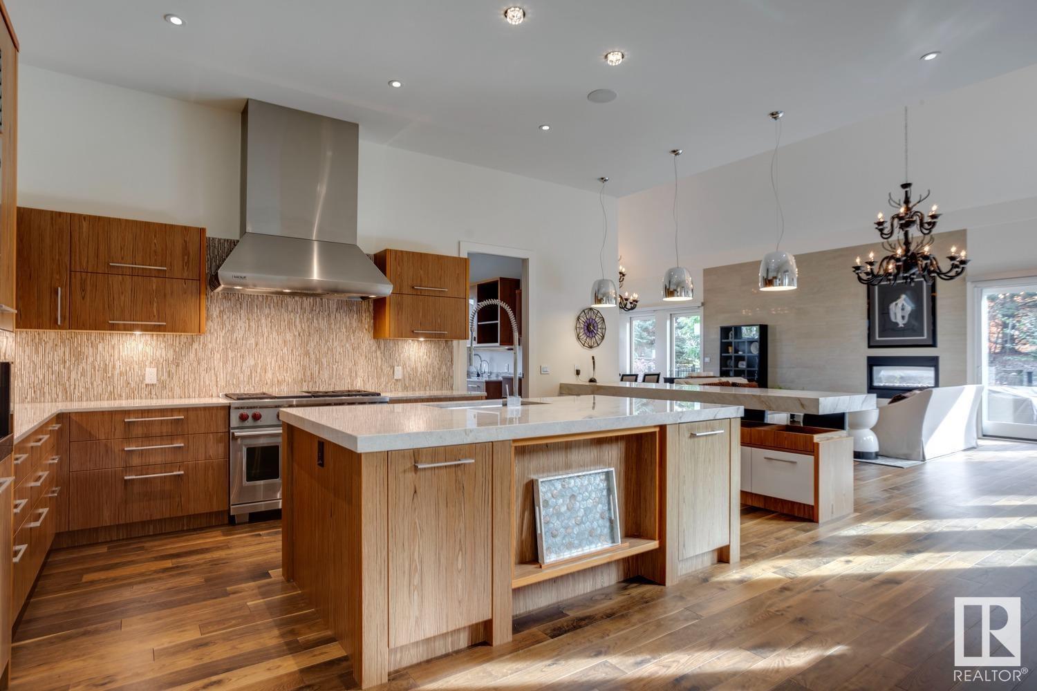 243 WINDERMERE DR NW