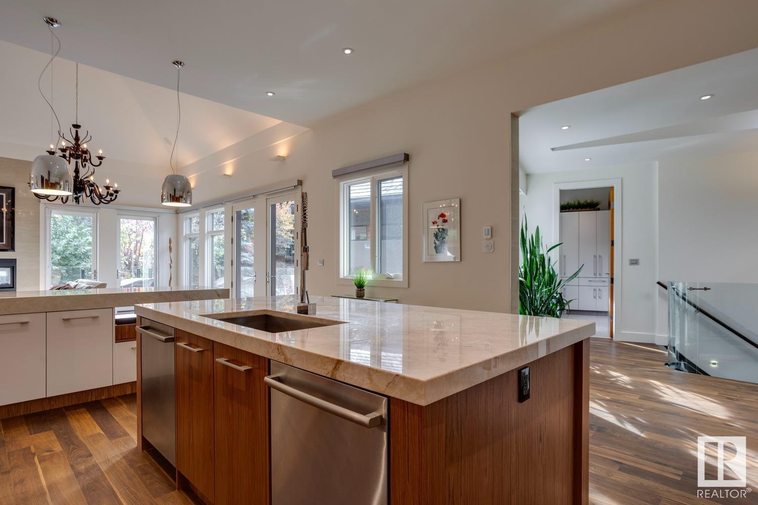 243 WINDERMERE DR NW