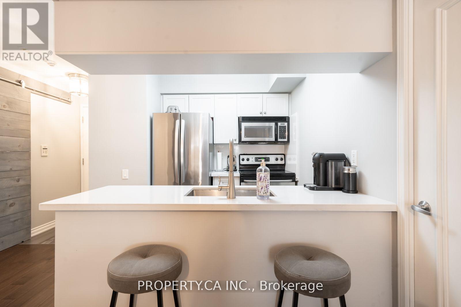 202 - 60 ST CLAIR AVENUE W