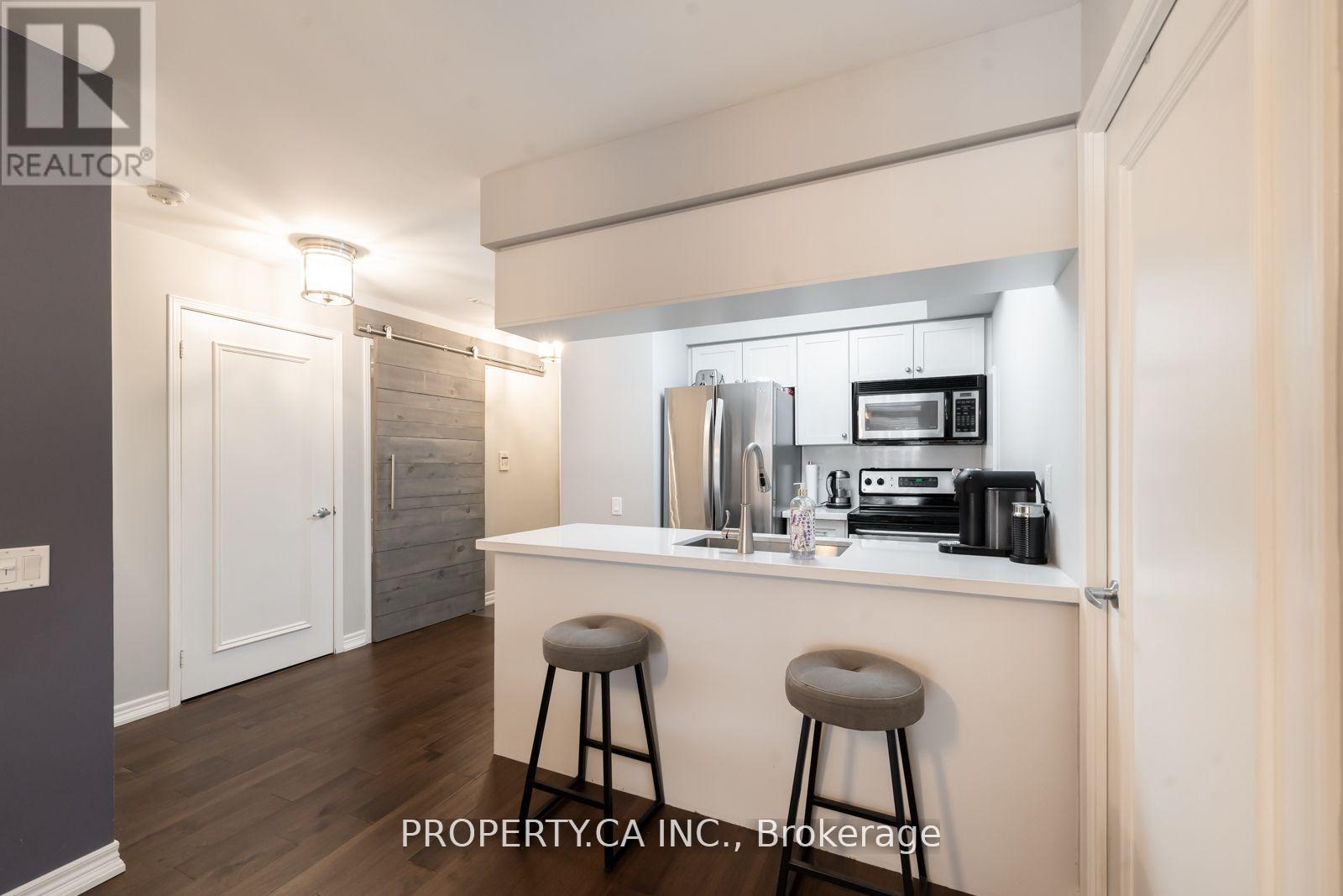 202 - 60 ST CLAIR AVENUE W