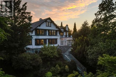 1630 York Pl Oak Bay BC V8R5X2