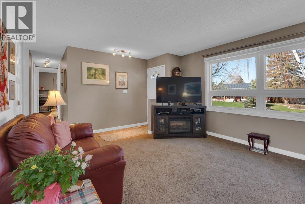 16 Alcock Close