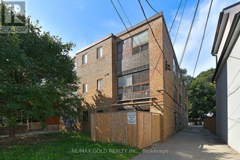 156 BARRINGTON AVENUE Toronto (Crescent Town) ON M4C4Z2