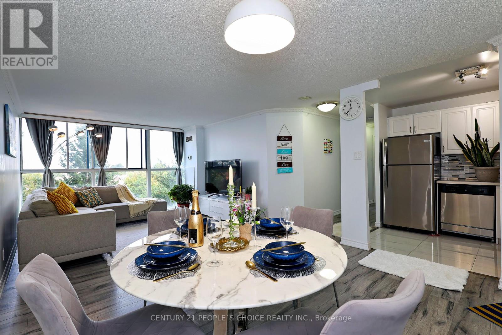 411 - 35 TRAILWOOD DRIVE