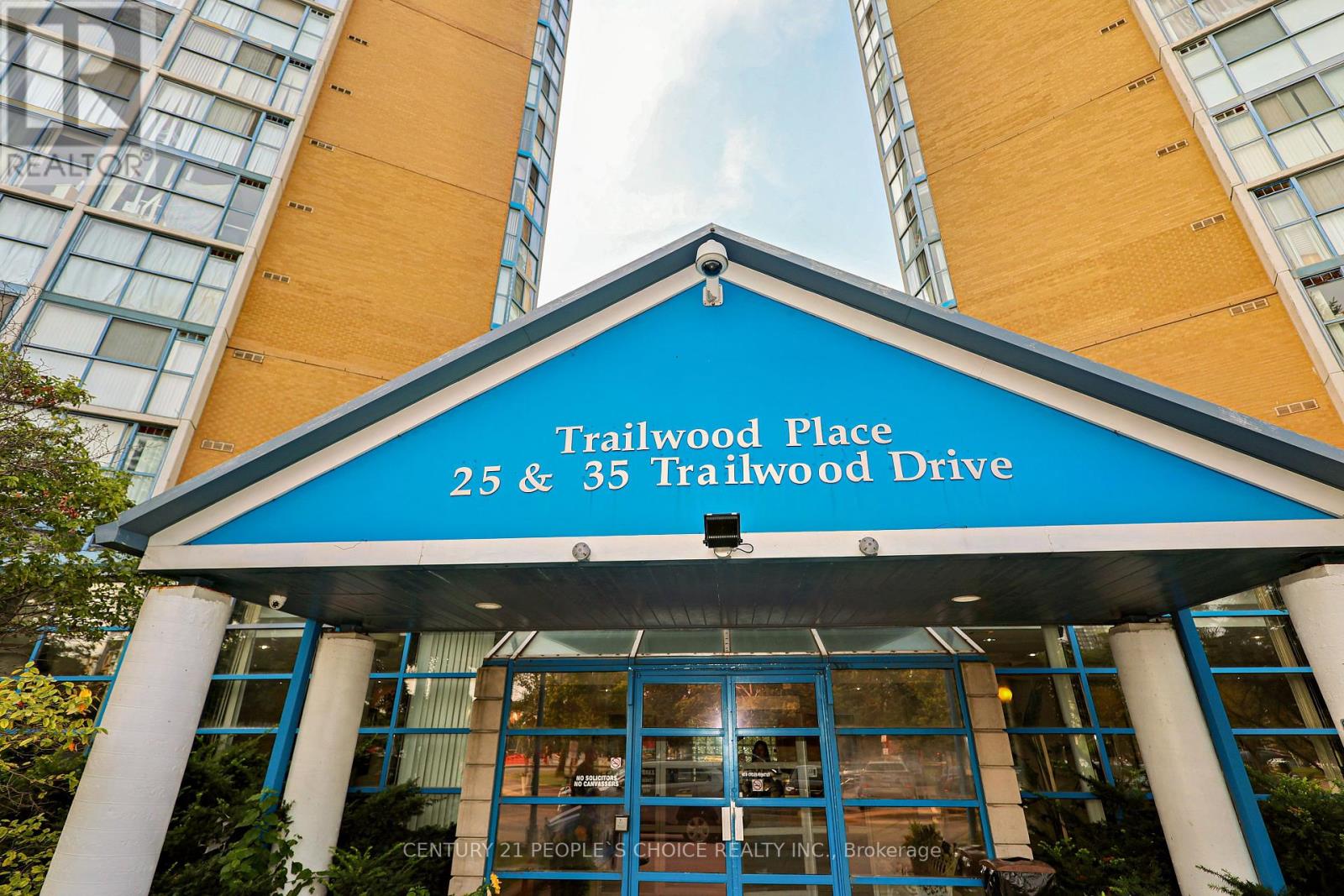 411 - 35 TRAILWOOD DRIVE